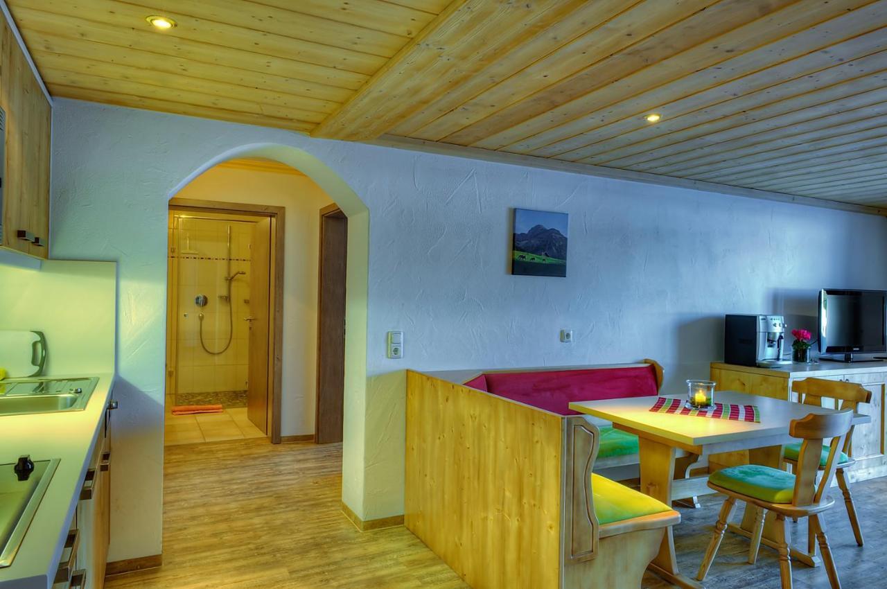 Ferien-Schloessle Michaela Apartment Riezlern Room photo